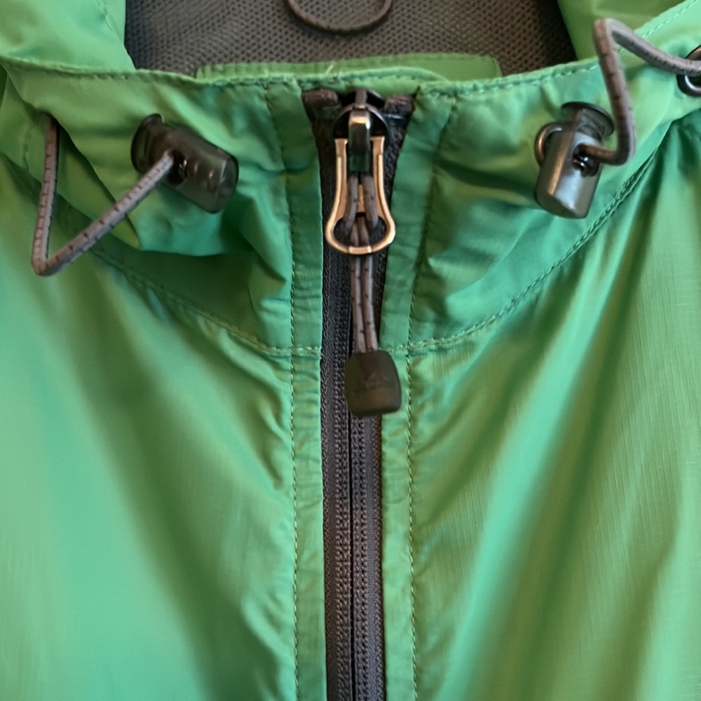 NWOT Eddie Bauer Green Hooded Full Zip Windbreaker/Rain Coat Size S - Picture 3 of 13